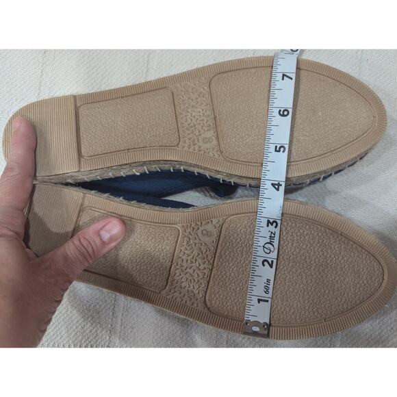 Blue canvas espadrilles w/daisy embroidery Walk With Me by Coldwater Creek 8 - Picture 3 of 8